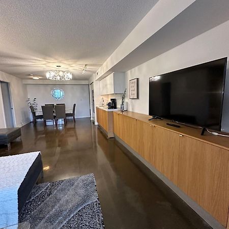 Toronto Downtown Luxurious Stylish 3 Bedroom 3 Bath 2 Balconies Near Rogers Centre Lakeview Condo Екстериор снимка