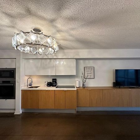 Toronto Downtown Luxurious Stylish 3 Bedroom 3 Bath 2 Balconies Near Rogers Centre Lakeview Condo Екстериор снимка