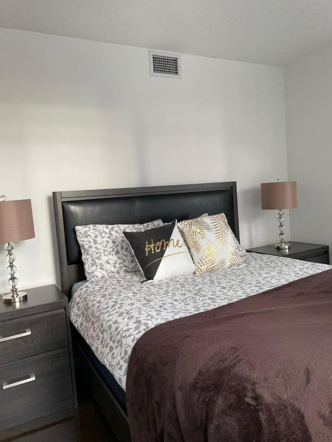 Toronto Downtown Luxurious Stylish 3 Bedroom 3 Bath 2 Balconies Near Rogers Centre Lakeview Condo Екстериор снимка