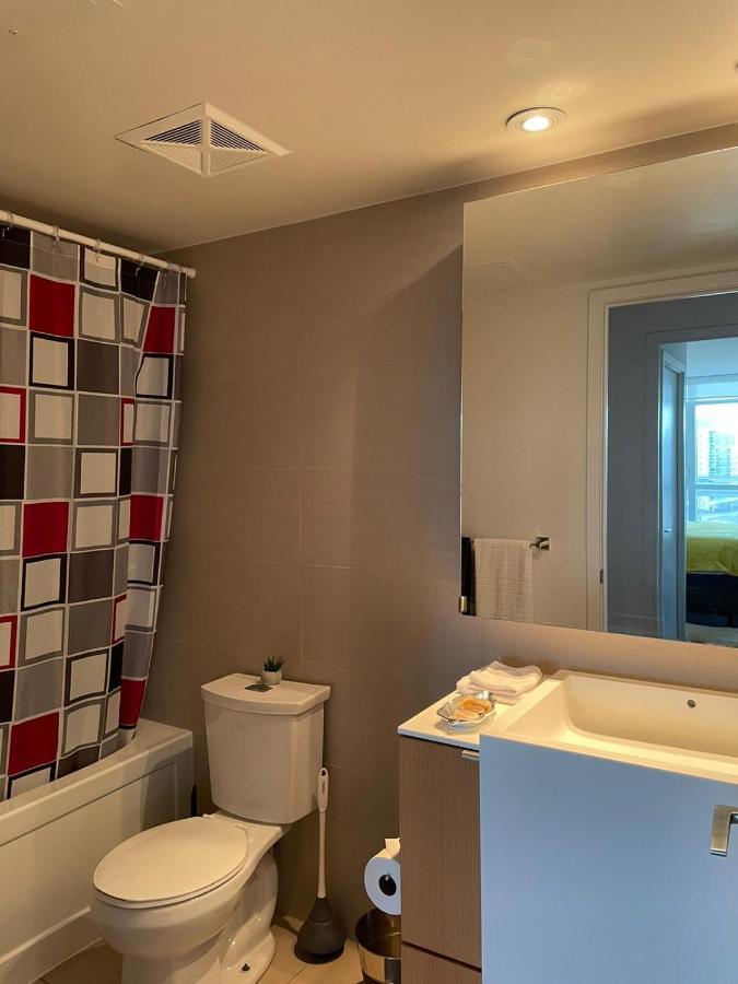 Toronto Downtown Luxurious Stylish 3 Bedroom 3 Bath 2 Balconies Near Rogers Centre Lakeview Condo Екстериор снимка