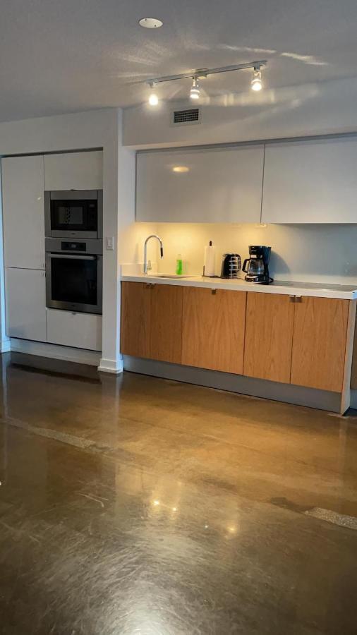 Toronto Downtown Luxurious Stylish 3 Bedroom 3 Bath 2 Balconies Near Rogers Centre Lakeview Condo Екстериор снимка