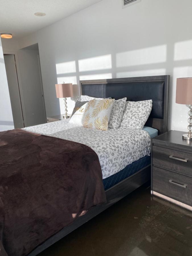 Toronto Downtown Luxurious Stylish 3 Bedroom 3 Bath 2 Balconies Near Rogers Centre Lakeview Condo Екстериор снимка