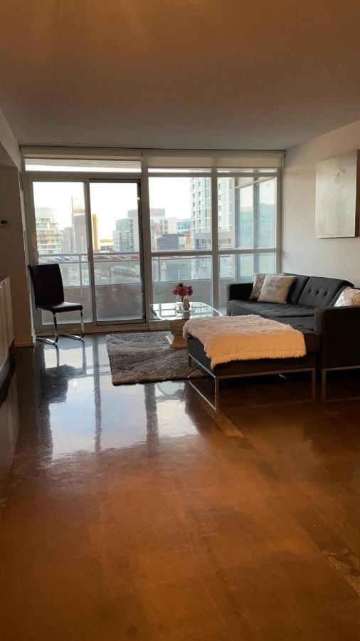 Toronto Downtown Luxurious Stylish 3 Bedroom 3 Bath 2 Balconies Near Rogers Centre Lakeview Condo Екстериор снимка