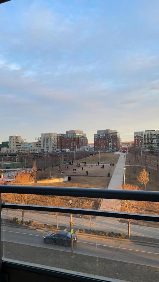 Toronto Downtown Luxurious Stylish 3 Bedroom 3 Bath 2 Balconies Near Rogers Centre Lakeview Condo Екстериор снимка
