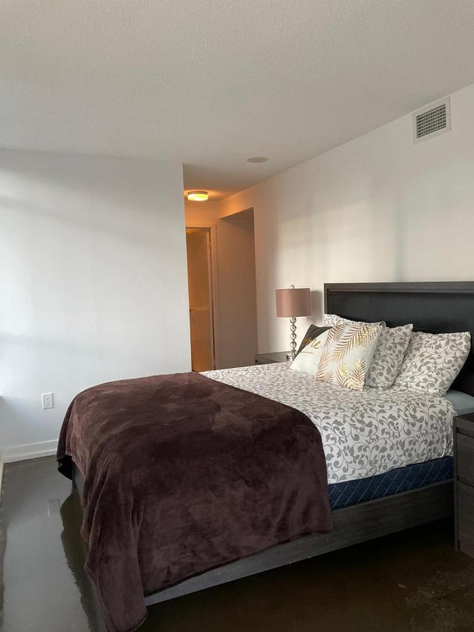 Toronto Downtown Luxurious Stylish 3 Bedroom 3 Bath 2 Balconies Near Rogers Centre Lakeview Condo Екстериор снимка